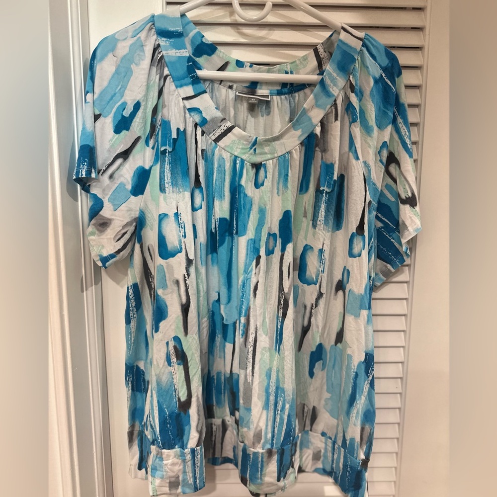 Blue and white top size 3x